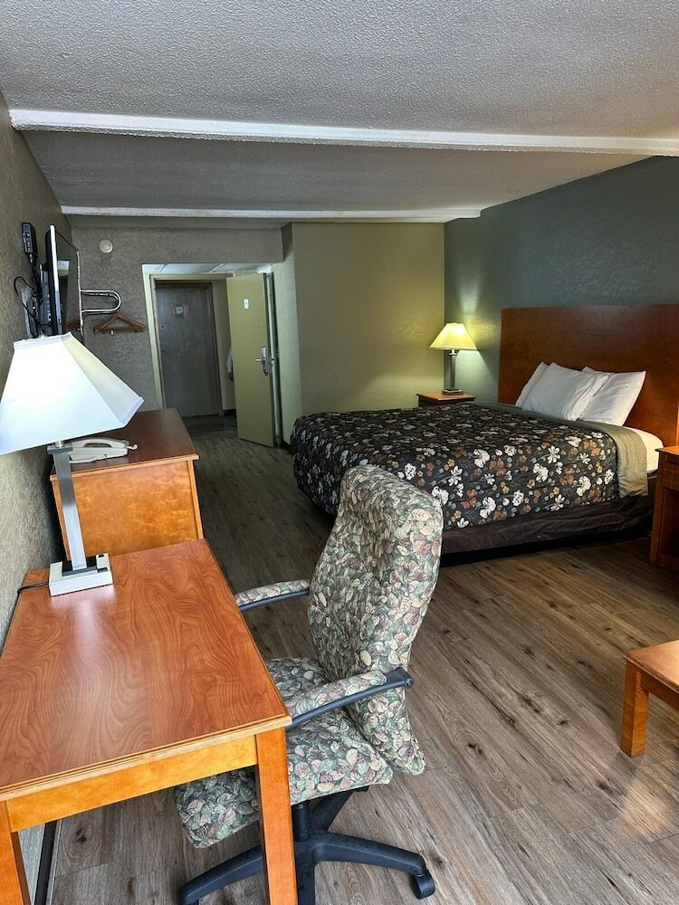 Hotel Stone Mountain Inn & Suites