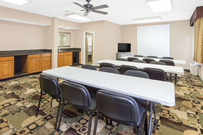 Hotel Baymont Inn And Suites Janesville