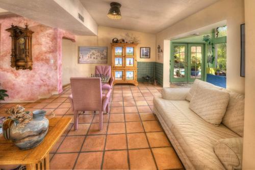 Azure Gate Bed And Breakfast