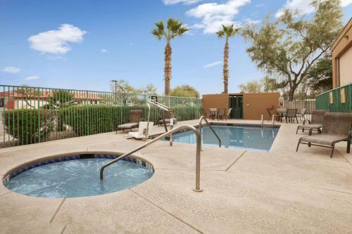 Hotel Super 8 By Wyndham Marana/tucson Area