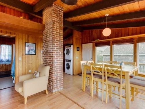 Arnold Beach House - Upper Level