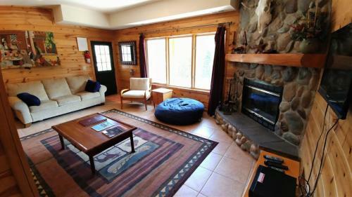 River Chant Lodge