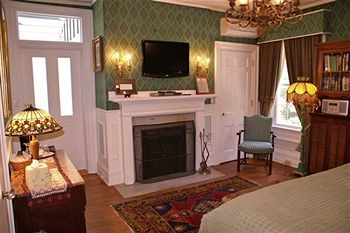 Melange Bed & Breakfast