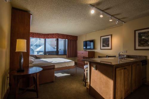 The Grand Lodge Hotel And Suites