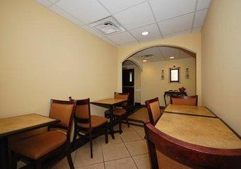 Hotel Rodeway Inn Forest Park
