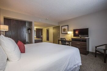 Ramada Columbus Hotel And Conference Center