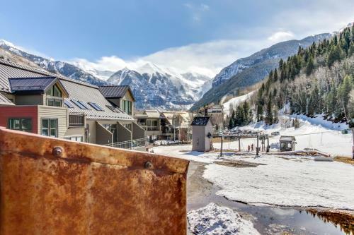 Double Diamond Ski-in/ski-out Chalet