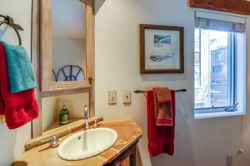 Double Diamond Ski-in/ski-out Chalet