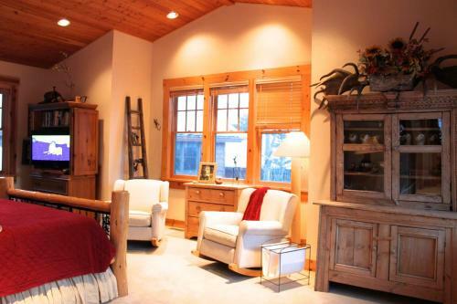3137 Arrowhead - Four Bedroom Home