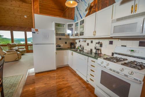 Santa Fe Getaway Four-bedroom Holiday Home