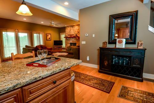 Whispering Pines Five-bedroom Holiday Home