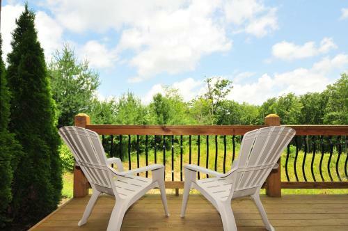 Whispering Pines Five-bedroom Holiday Home