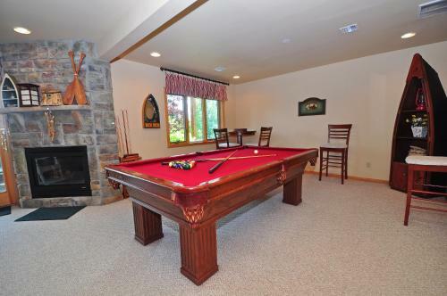 Waves N' Moguls Five-bedroom Holiday Home