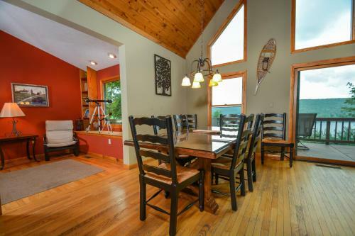 Boxer Overlook Five-bedroom Holiday Home