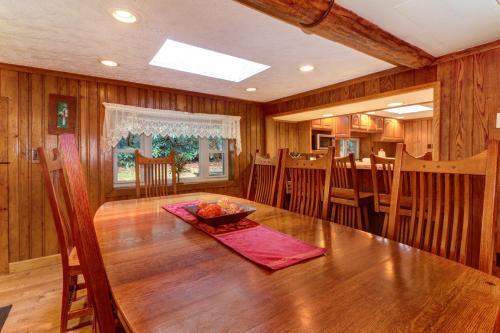 Laurel Lodge