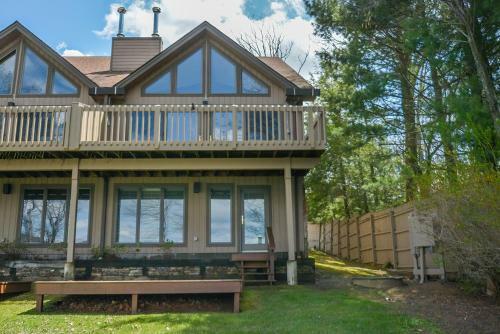 Quiet Reflections Three-bedroom Holiday Home