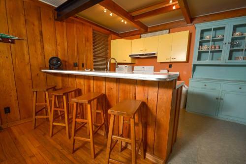 Nestled Hideaway Three-bedroom Holiday Home