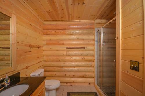 Grin Inn Bear It Three-bedroom Holiday Home