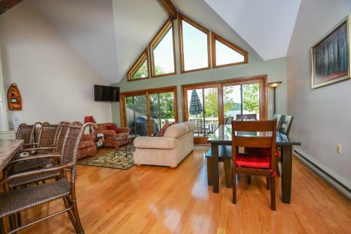 Majestic View Three-bedroom Townhome