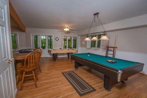 Mountain Meadow Five-bedroom Holiday Home