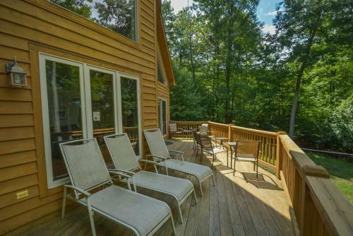 Mountain Meadow Five-bedroom Holiday Home