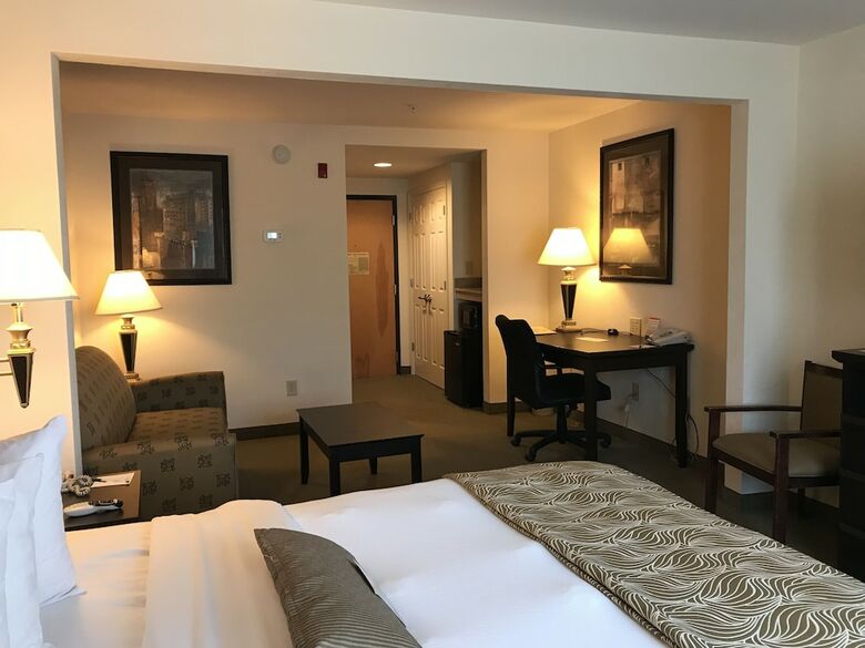 Hotel Wingate By Wyndham Lagrange