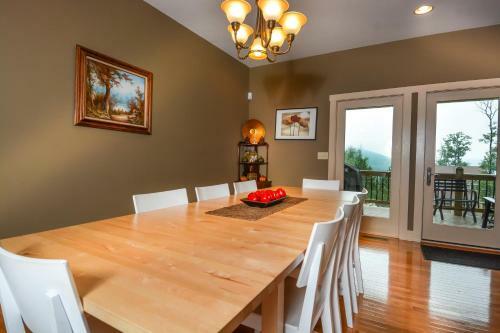 Serenity Summit Five-bedroom Holiday Home