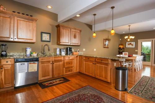 Serenity Summit Five-bedroom Holiday Home
