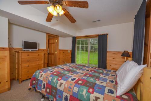 Dan's Mountain Three-bedroom Holiday Home