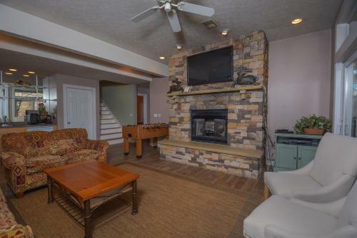 Wynsome Run Lodge Seven-bedroom Holiday Home
