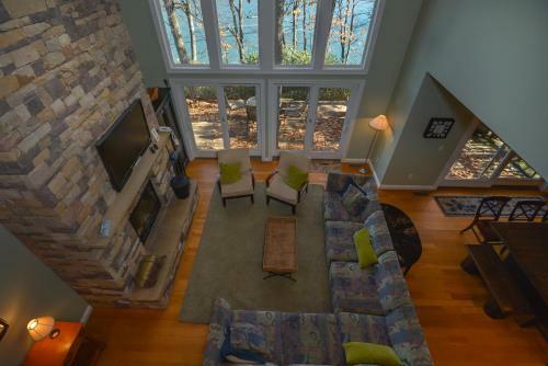 Wynsome Run Lodge Seven-bedroom Holiday Home
