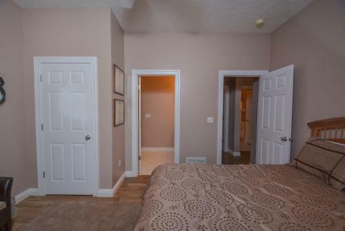 Wynsome Run Lodge Seven-bedroom Holiday Home
