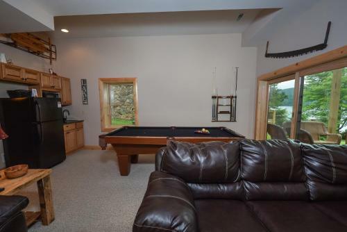 Morningside Lodge Four-bedroom Holiday Home