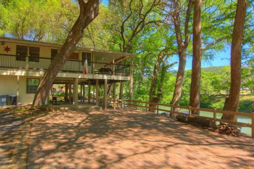 Leaning Oak Prd923 Home