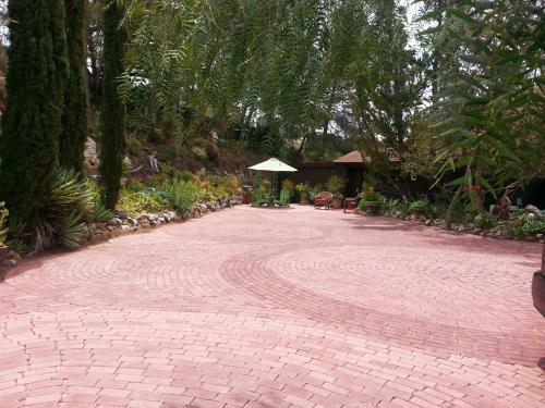 Hostal Rainbow Inn Bed And Breakfast