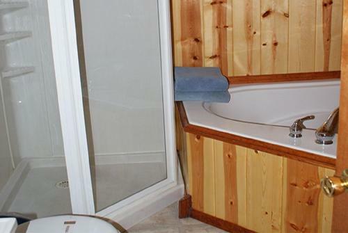 Lodge Whispering Pines Resort