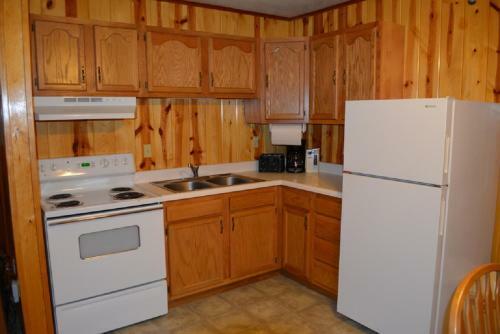 Lodge Whispering Pines Resort