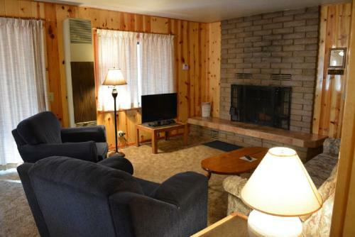 Lodge Whispering Pines Resort