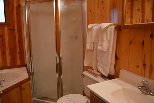Lodge Whispering Pines Resort