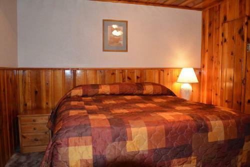 Lodge Whispering Pines Resort