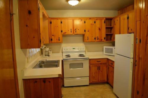Lodge Whispering Pines Resort