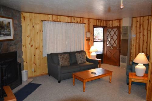 Lodge Whispering Pines Resort