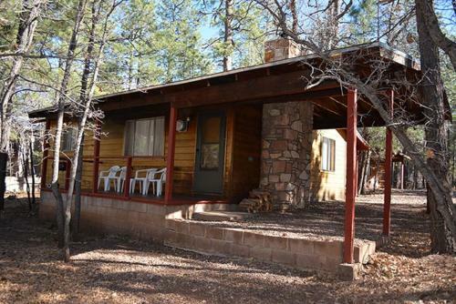 Lodge Whispering Pines Resort