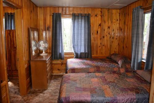 Lodge Whispering Pines Resort
