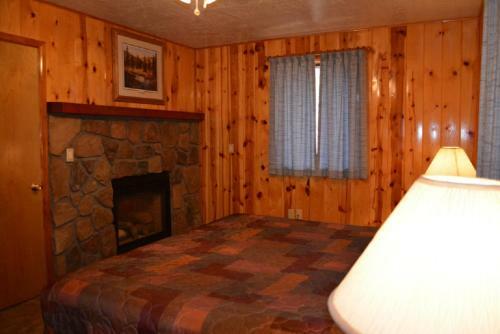 Lodge Whispering Pines Resort