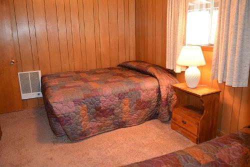 Lodge Whispering Pines Resort