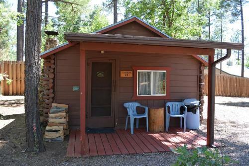 Lodge Whispering Pines Resort