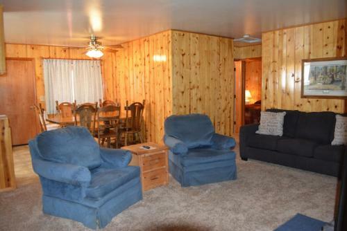 Lodge Whispering Pines Resort