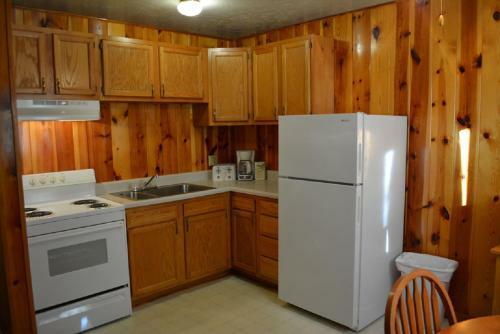 Lodge Whispering Pines Resort