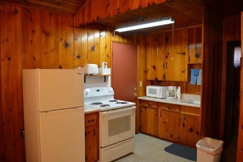 Lodge Whispering Pines Resort